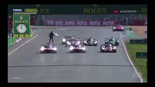 Chequered flag waver almost gets hit  24h Le Mans [upl. by Elletnwahs]