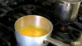 Video ricetta il risotto alla milanese [upl. by Niar64]