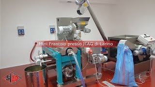 MINI FRANTOIO 200250 kgh di olive installato presso ITAG di Larino il 26102017 [upl. by Iaj966]