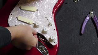 EMG DG20 David Gilmour Pickup Upgrade Stratocaster [upl. by Ennaitsirhc]