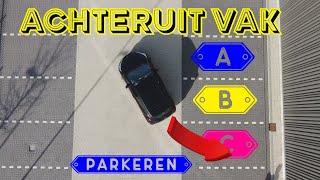 ACHTERUIT INPARKEREN IN EEN VAK [upl. by Iren100]