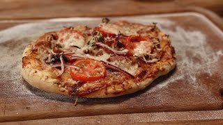 Ein Pizzastein für den Grill  BBQPizza [upl. by Kinsler205]