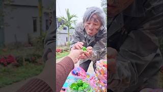 Poor old man eats Hubba Bubba gum and watermelon candy P125 food  food poor [upl. by Adnical]