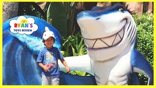 RYAN TOYSREVIEW at Underwater Theme Restaurant [upl. by Tillman]