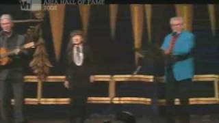 The Seekers amp Rolf Harris 2008  Tie me Kangaroo Down [upl. by Jereld]