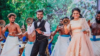 Kerala Wedding Couple Surprise Shinkari Melam Performance  കല്യാണ ചെക്കൻ നയിക്കുന്ന ശിങ്കാരി മേളം [upl. by Okihcas]