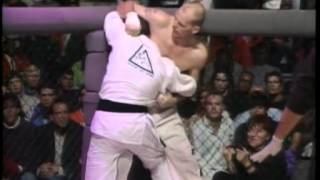 Royce Gracie vs Gerard Gordeau 1993 [upl. by Tearle]