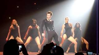 Kurt bailando Single Ladies Glee [upl. by Lynne]