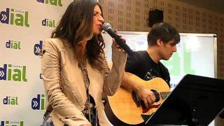 Laura Pausini Víveme acústico [upl. by Noemis]