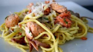 Recept  Pasta met verse zalm [upl. by Prosser861]