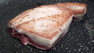 HOW TO COOK TUNA STEAK [upl. by Mingche483]