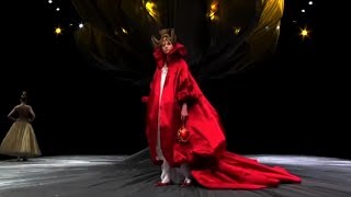 Alexander McQueen FallWinter 2008 Full Show  HQ  Original Soundtrack  EXCLUSIVE [upl. by Jenness313]