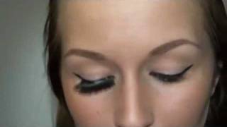 BASICS Tutorial Unechte Wimpern ankleben [upl. by Lulita]