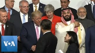 President Trump shakes hands with Chinese President Xi at G20 Family Photo [upl. by Einapets]