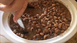 SlowCooker Blackeyed Peas and Ham Hocks [upl. by Jasik206]