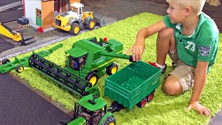 New Holland T7315  03121  BRUDER Spielwaren [upl. by Agnese]