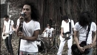 Slank  Kuil Cinta Official Music Video [upl. by Eynttirb]