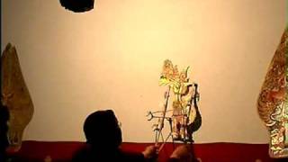 Le théâtre de marionnettes wayang [upl. by Eteragram]