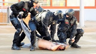 Simulacro intervención policial con perros [upl. by Chelsey]